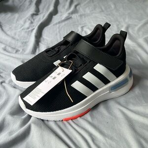 NEW Kids size 1 adidas RACER TR23 EL K everyday sneaker